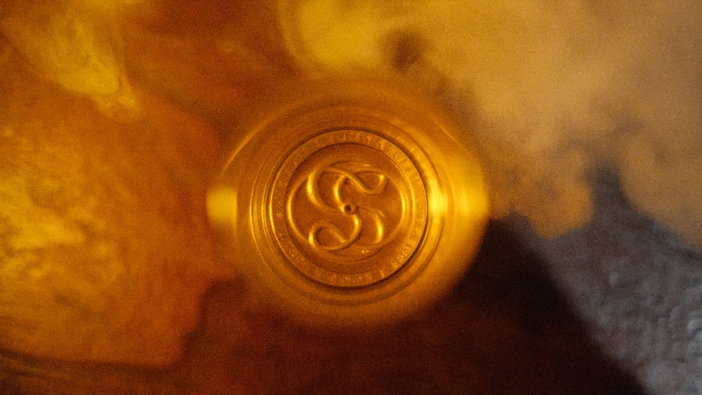 ミニマルデザインと機能性の融合:簡宗のお香立てで香道を楽しむ